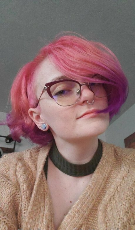 tatteasefree sexy actress picture