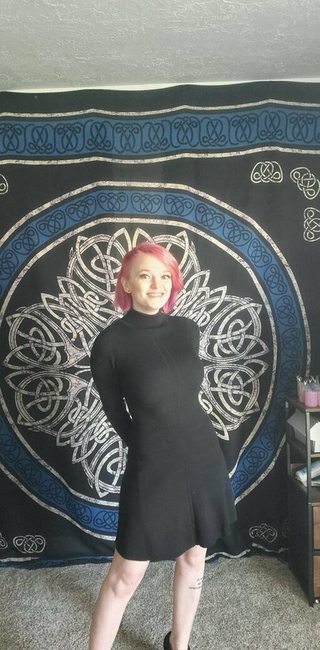 tatteasefree star nude img