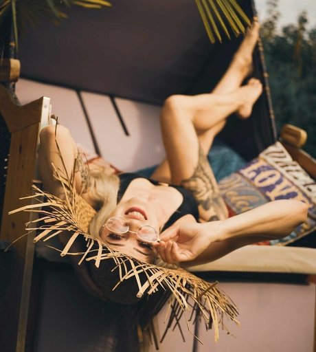 Farbenfuchs star sexy pic