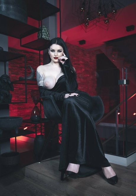 AlissaNoir naked star image