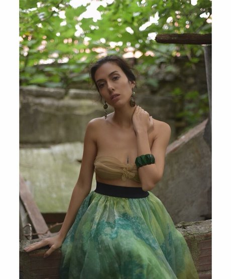 Asli Sevi naked star pic