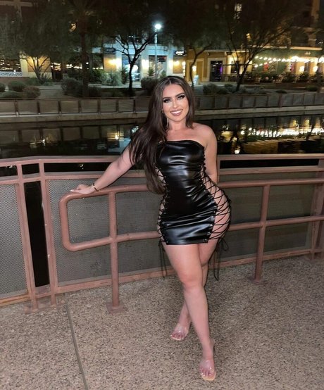 Mamiii pornstar adult image