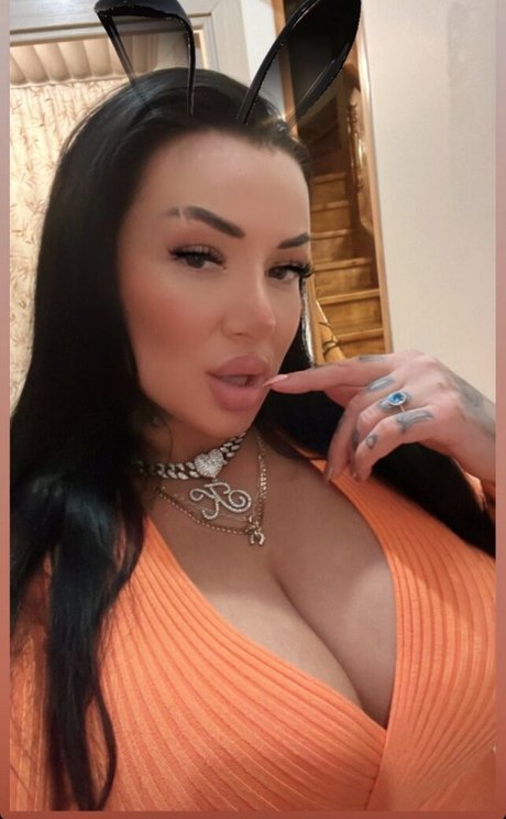 skinny shemale onlyfans top pic