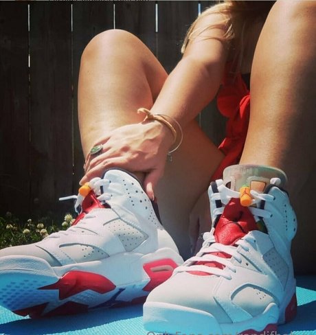 randifbabyy naked model photo