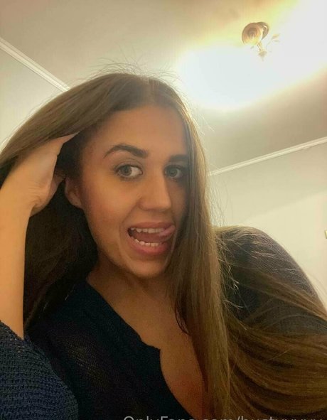 bustyyyyy star pornographic pic