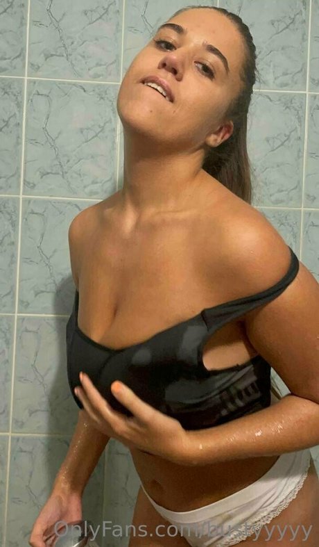 bustyyyyy model porn photos