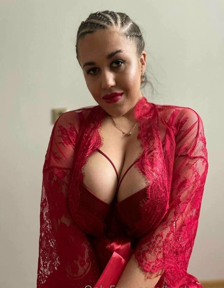 bustyyyyy nude model photos