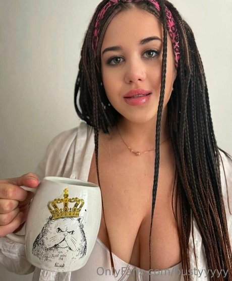 bustyyyyy model nudes images