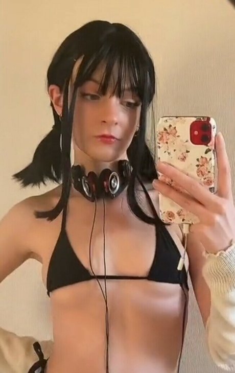 Unsol iel Cos pretty pornstar pic