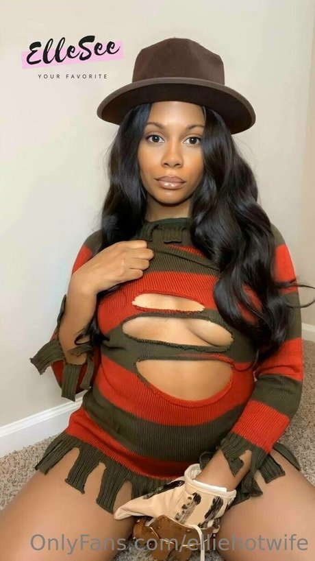 elliehotwife nude model image