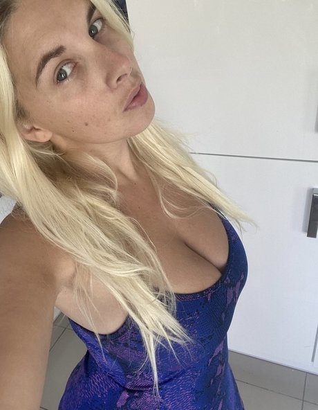 Holly Ann Muldoon star hd photo