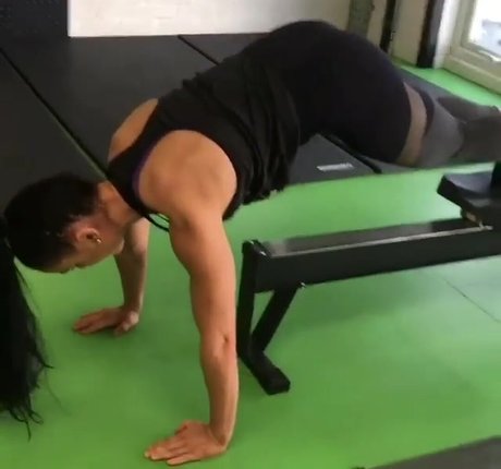 Suzy Hanah perfect star photo