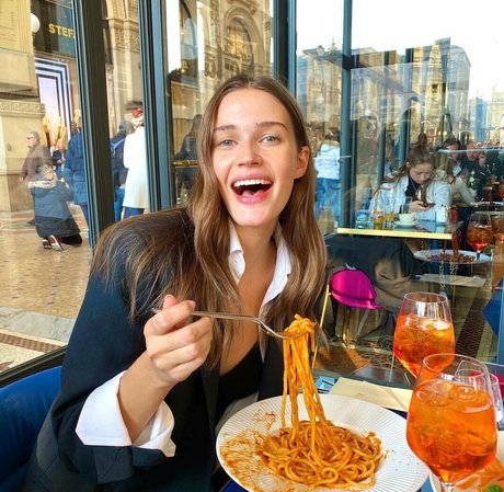 female influencer onlyfans naked photo