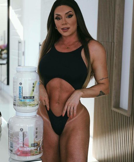 Juliana Salimeni model nude pics