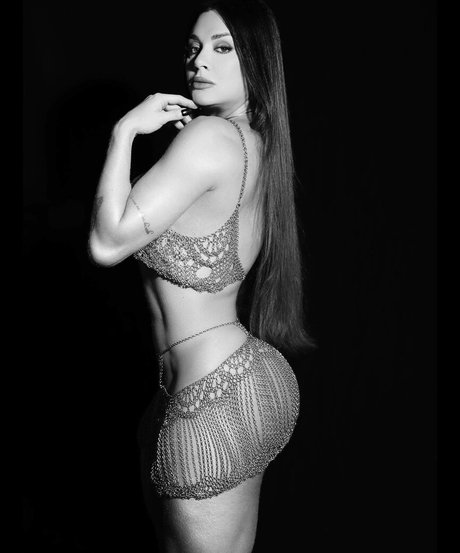 Juliana Salimeni top model photo