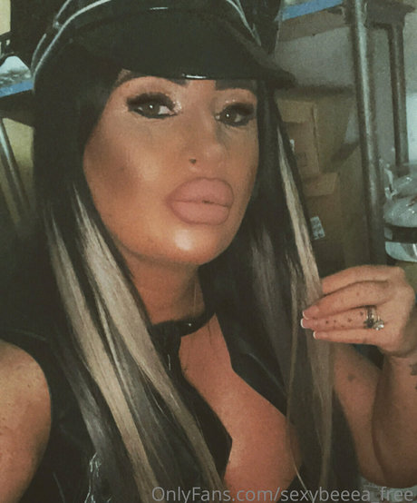 sexybeeea free erotic actress pictures