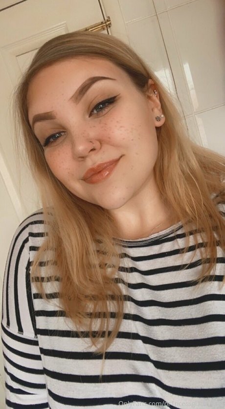 pr1ncessgl1tterfree xxx pornstar image