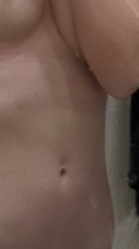 emulicious model erotic photo