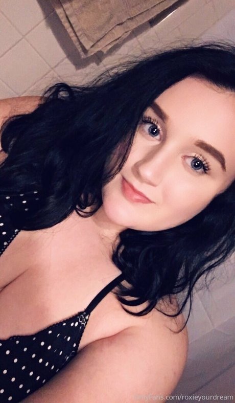 roxieyourdream model hd photo