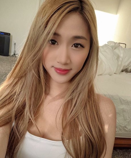 Yougelly sexy star photo