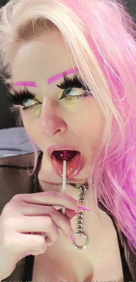 pinkys toes beautiful actress pic