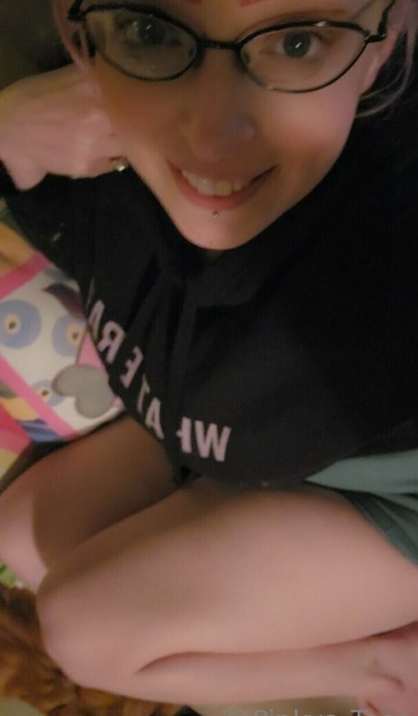 pinkys toes beautiful actress images