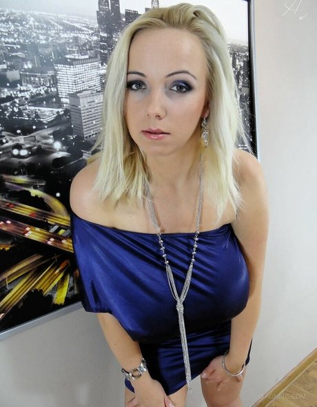 Agnetis Miracle model naked galleries