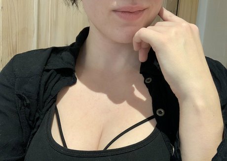 thick latina milf onlyfans free photo