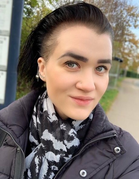 misschritizinna model top images