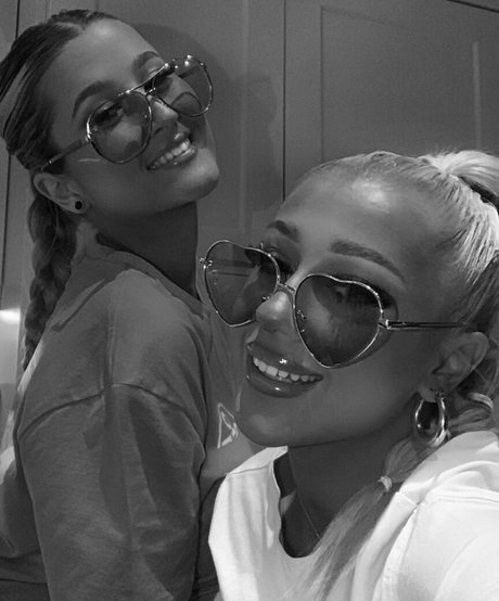 Laura Brophy nude model pic