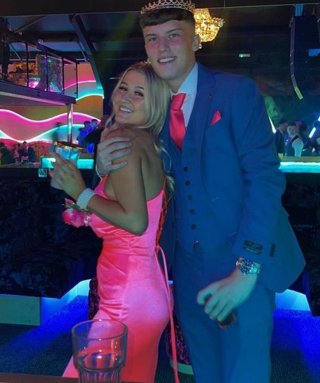 Laura Brophy high quality star photos