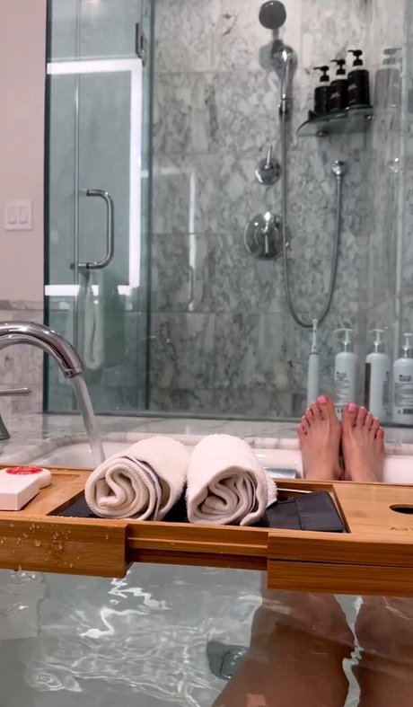 NoHaileeNo star perfect pic