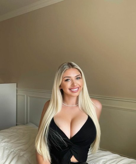 Anais Laliberte model hd images