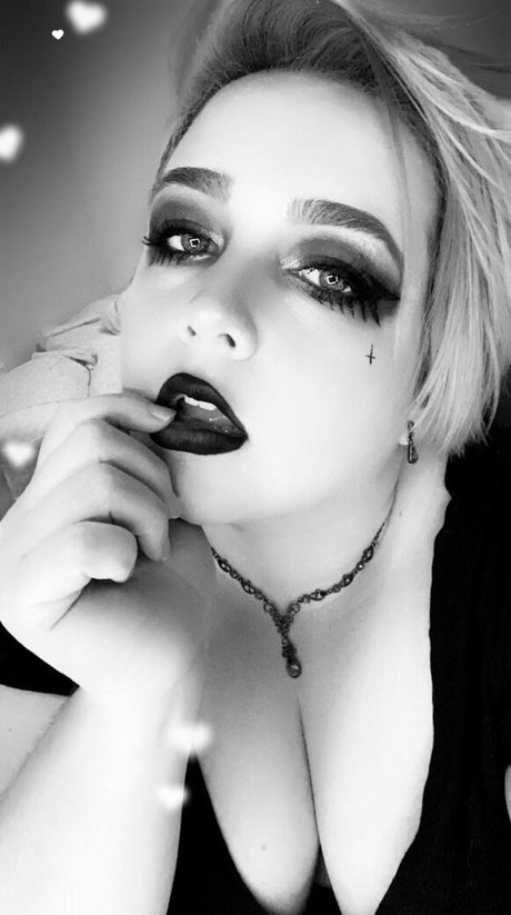 unsupervised housewife pornographic actress photo