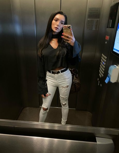 robertacortes model adult archive