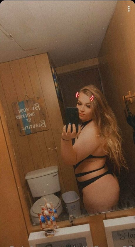 makeup artist onlyfans sexy image