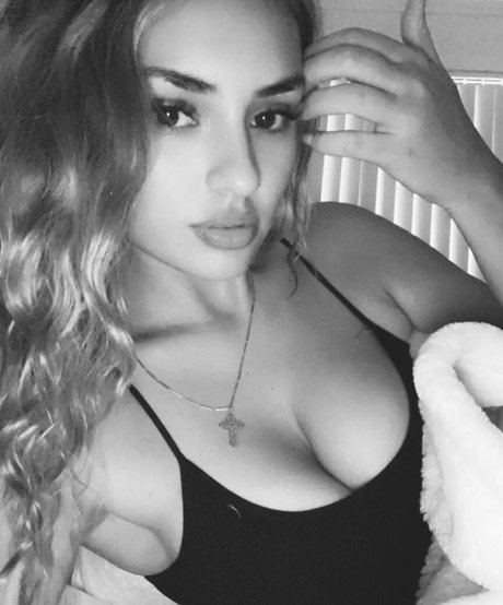 Lydia Simonis adult star img