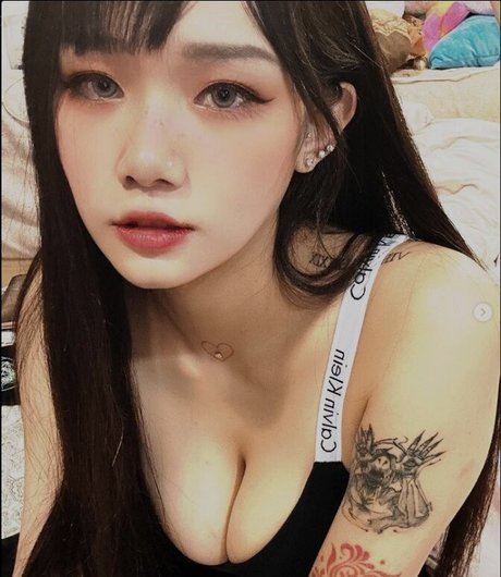 r 1 1111 hd actress picture