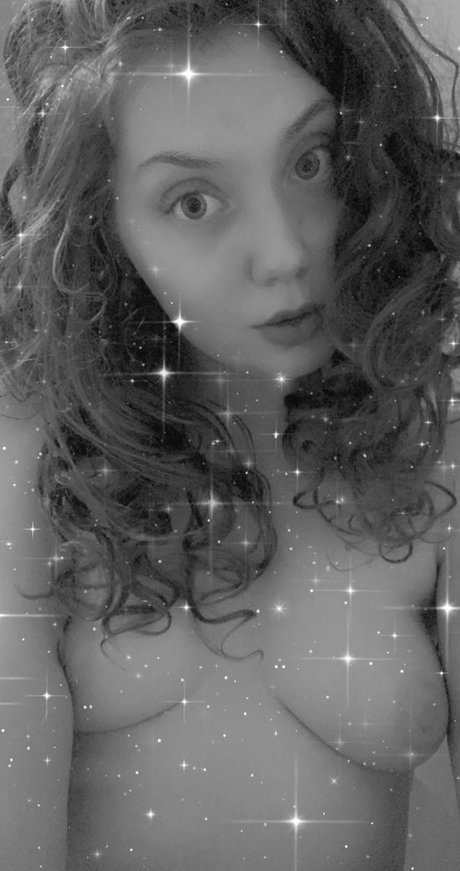 Elenakoshkaxoxo exclusive pornstar pic