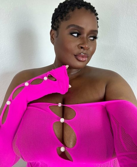 lingerieloungefree model sex img