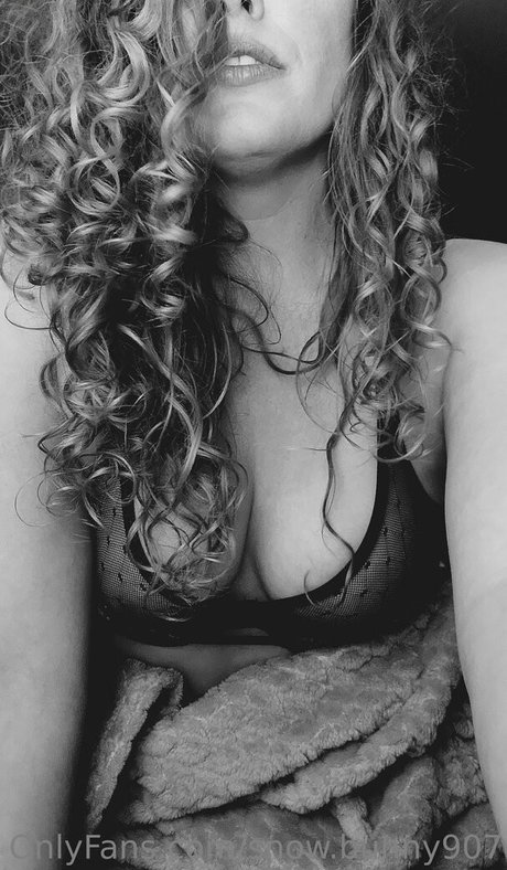 snow bunny907 naked actress image