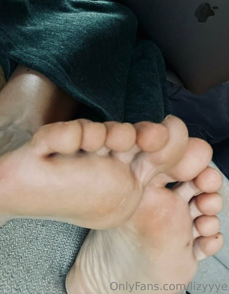 lizyyye pornstar naked photo