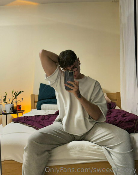 sweeetbooyy hot model pic