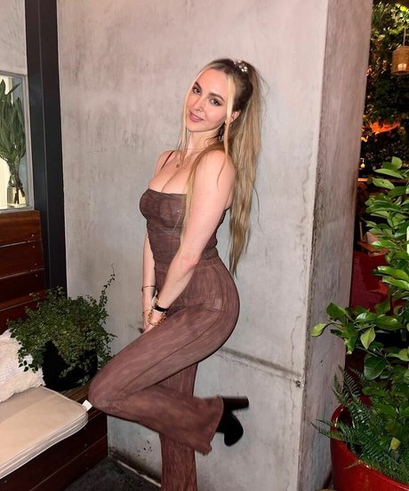 Fasffy Mega Dump sex star photo