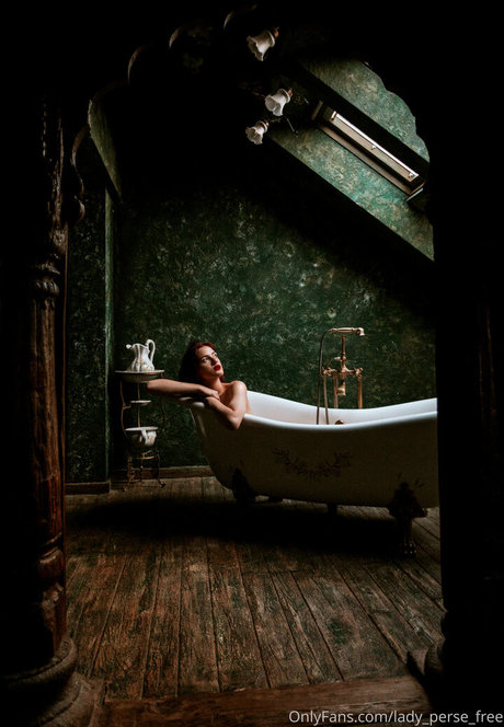 lady perse free nudes actress gallery