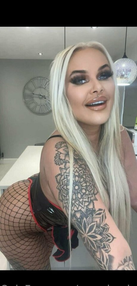 Porscheplatinum sexy model pictures