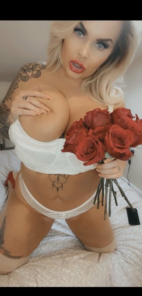 Porscheplatinum model sexy pictures