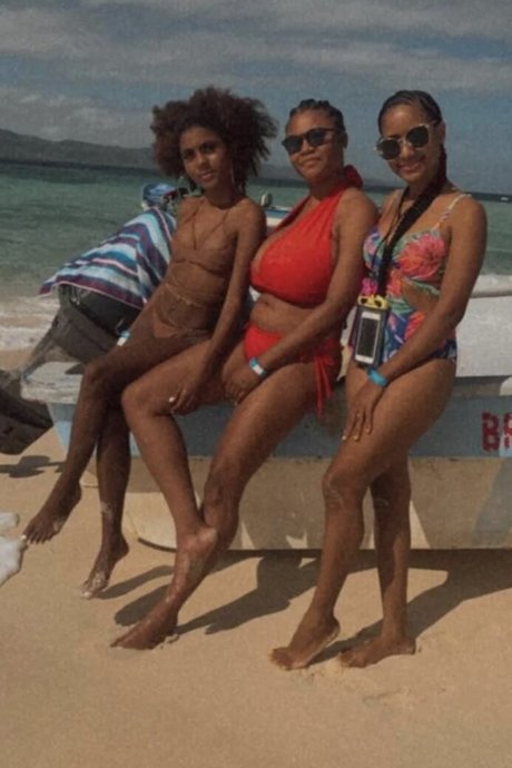 Gisselle F naked star photos