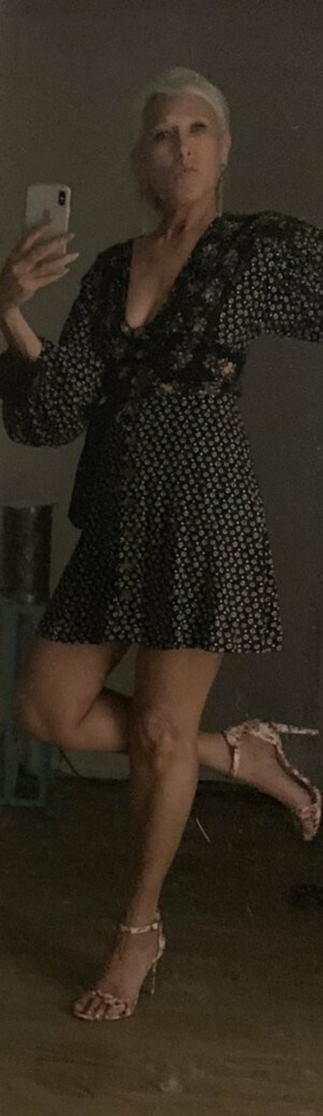 young onlyfans adult photo