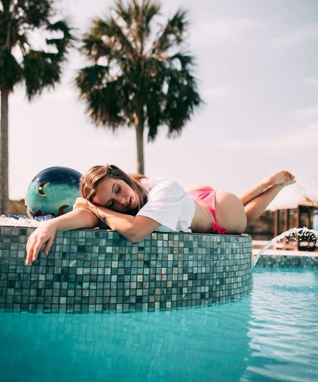 Sarah Senecal nice model photo